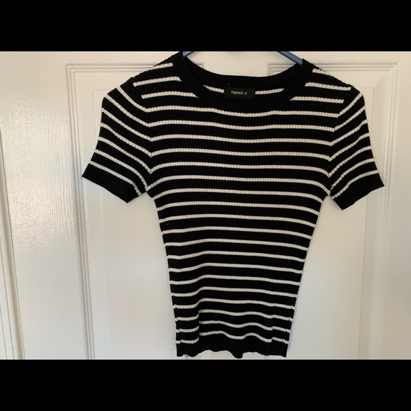 Knitted Cute Black and White Striped Top - Picture 3 of 3